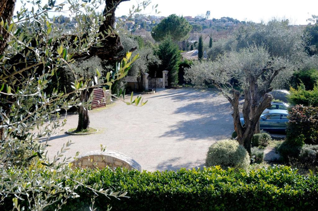Hotel Du Clos Le Rouret Exteriör bild